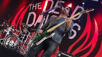 1-4-TheDeadDaisies14.jpg